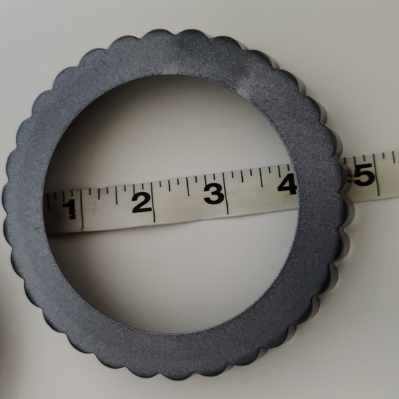 4 Tart pans with easy bottom release - Picture 5 of 9